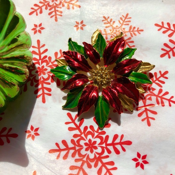 Vintage Gerry’s Christmas Holiday Metallic Red Green Gold Poinsettia Brooch Pin - Picture 2 of 4